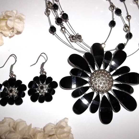 Black and Silver Flower Necklace and Earrings Set Woman Coordinating Set E11 - Picture 1 of 6